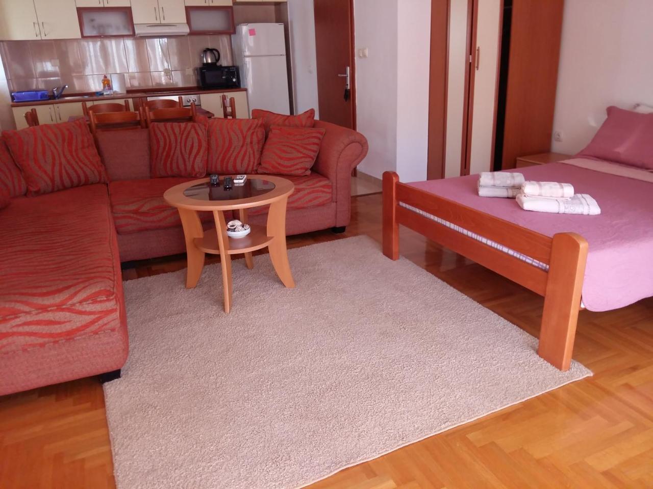 Lazar Apartments Petrovac Екстериор снимка