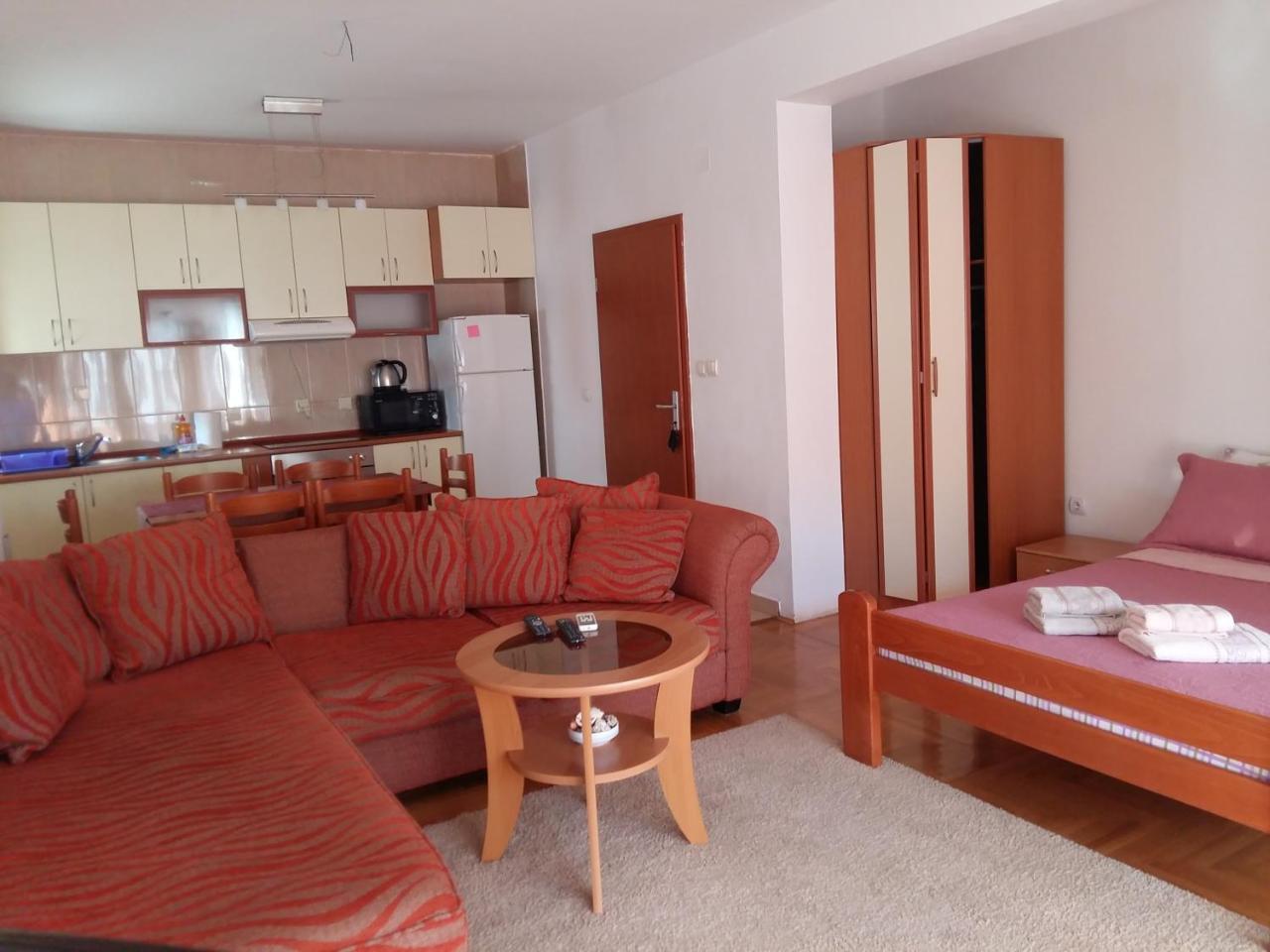 Lazar Apartments Petrovac Екстериор снимка